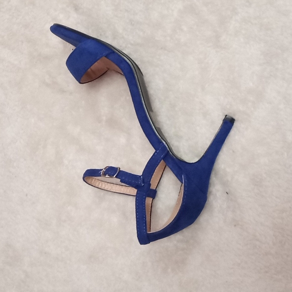 blue high heel shoe - Picture 3 of 5
